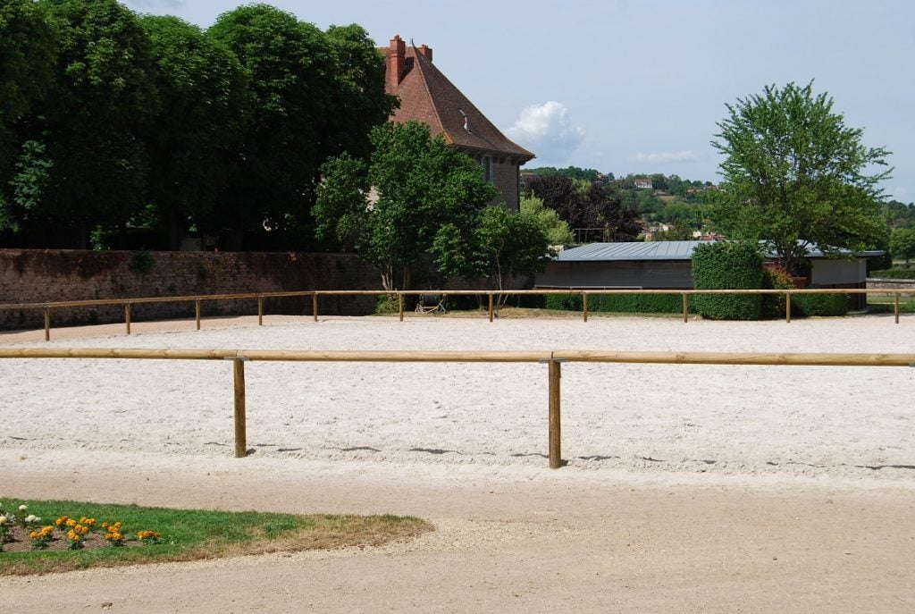 Comment entretenir le sol de carrière ou de manège ? - Hors-News